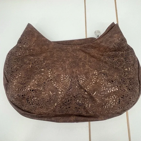 BIG BUDDLA XL Tan Bucket‎ Shoulder Bag With Laser Cutouts Over Bronze Metallic - Picture 2 of 12